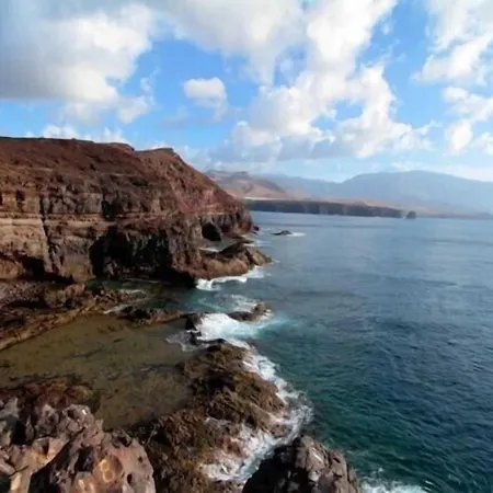 Vista Faro Sardina 公寓 *