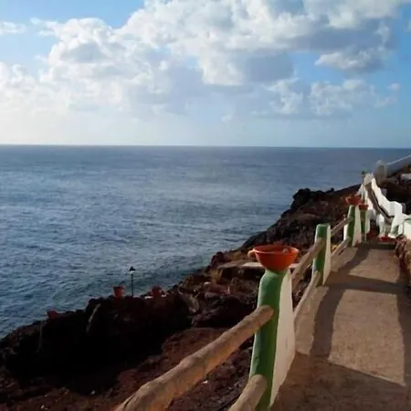 Vista Faro Sardina 公寓 *