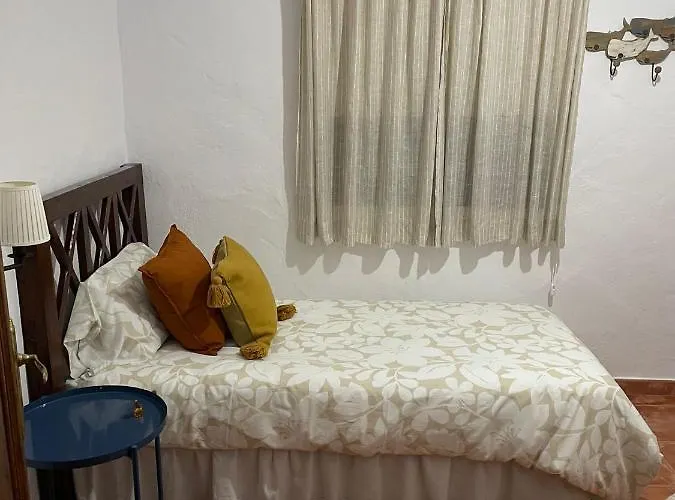 Vista Faro Sardina 公寓 *